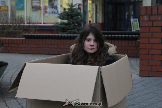 Happening w ramach akcji „Pomóż przetrwać zimę” [22.11.2012] - zdjęcie #9 - eOstroleka.pl