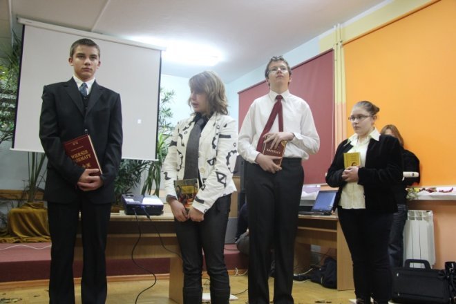 Uczniowie Gimnazjum i Liceum Klasycznego wystąpili dla pensjonariuszy DPS [22 XI 2012] - zdjęcie #13 - eOstroleka.pl