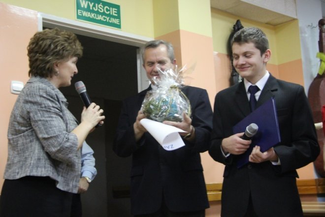 Uczniowie Gimnazjum i Liceum Klasycznego wystąpili dla pensjonariuszy DPS [22 XI 2012] - zdjęcie #31 - eOstroleka.pl