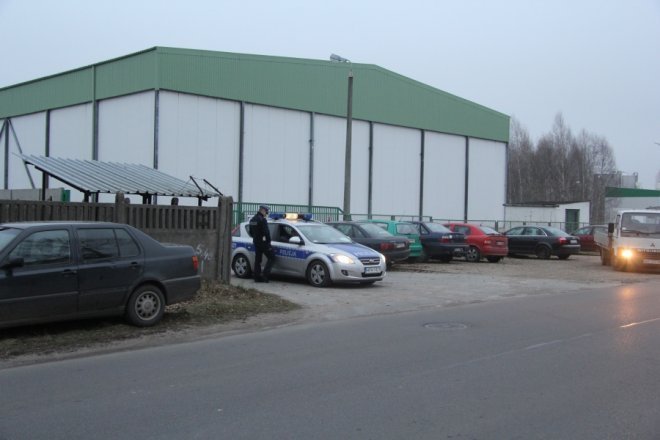 Sarna wpadła na teren Agrany : Ulica Ławska była zablokowna przez kilkadziesiąt minut [22 Xi 2012] - zdjęcie #1 - eOstroleka.pl