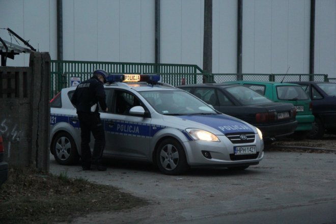 Sarna wpadła na teren Agrany : Ulica Ławska była zablokowna przez kilkadziesiąt minut [22 Xi 2012] - zdjęcie #10 - eOstroleka.pl