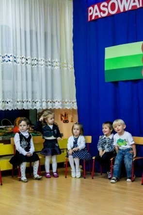 Pasowanie na przedszkolaka w Przedszkolu Miejskim nr 17 [22 XI 2012] - zdjęcie #78 - eOstroleka.pl