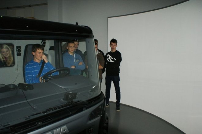 Uczniowie ZSZ 1 w Wyższej Szkole Cłą i Logistyki oraz Instytucie Transportu Samochodowego [23.11.2012] - zdjęcie #18 - eOstroleka.pl
