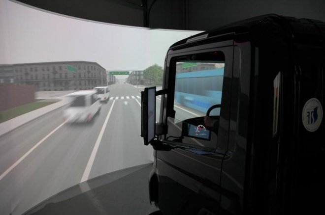 Uczniowie ZSZ 1 w Wyższej Szkole Cłą i Logistyki oraz Instytucie Transportu Samochodowego [23.11.2012] - zdjęcie #3 - eOstroleka.pl