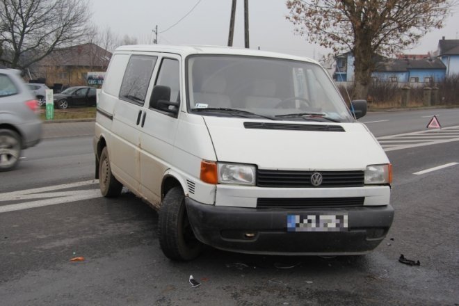 Zderzenie dwóch samochodów na ulicy Ostrowskiej [27 XI 2012] - zdjęcie #1 - eOstroleka.pl