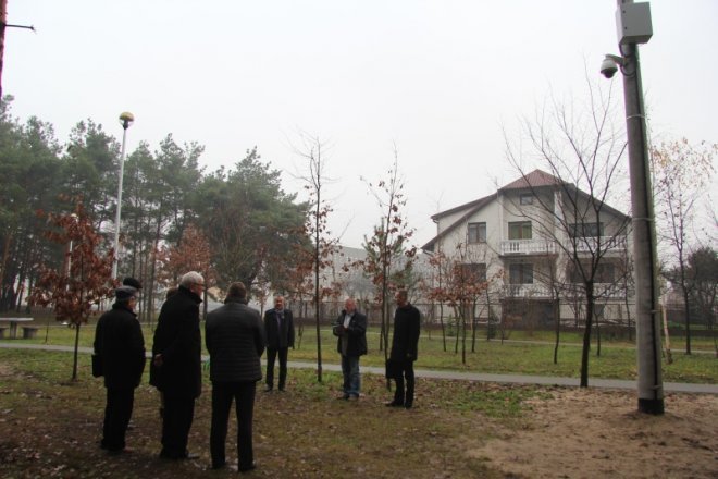 Park przy osiedlu bursztynowym z nowoczesnym monitoringiem [29 XI 2012] - zdjęcie #2 - eOstroleka.pl