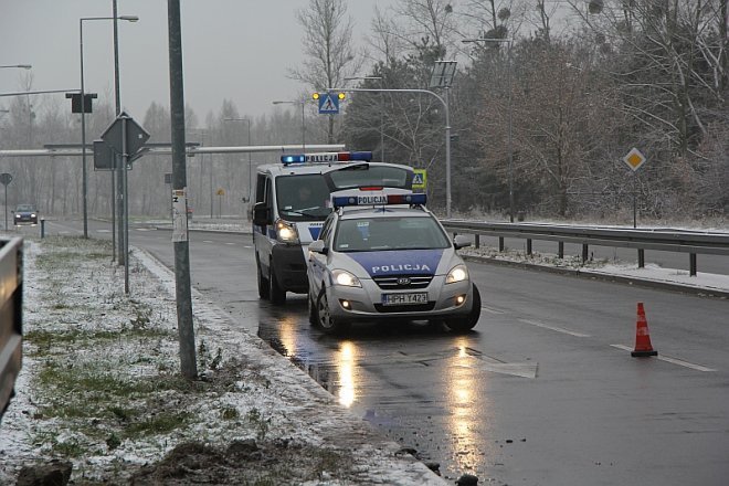 Ulica ks. Pęksy: Potrącenie dziecka [3 XII 2012] - zdjęcie #3 - eOstroleka.pl