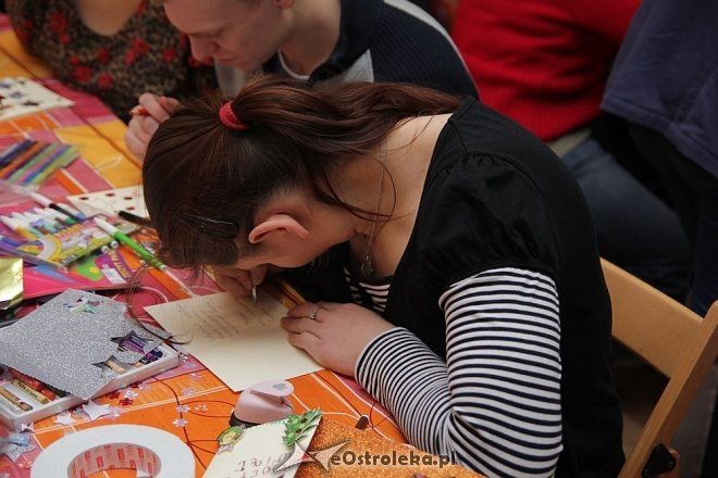 „Motylki” przygotowały świąteczną niespodziankę dla niepełnosprawnych dzieci i młodzieży z DPS w Bielawkach [05.12.2012] - zdjęcie #2 - eOstroleka.pl