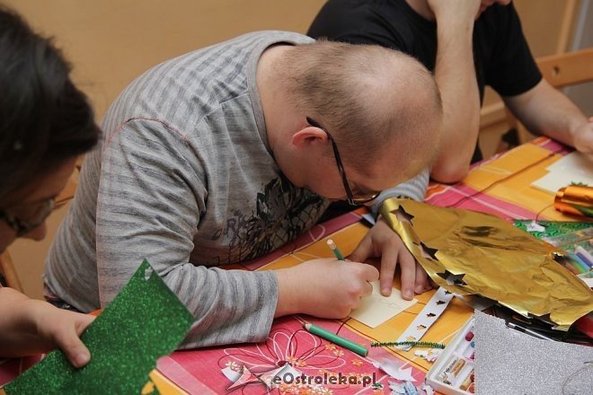 „Motylki” przygotowały świąteczną niespodziankę dla niepełnosprawnych dzieci i młodzieży z DPS w Bielawkach [05.12.2012] - zdjęcie #3 - eOstroleka.pl