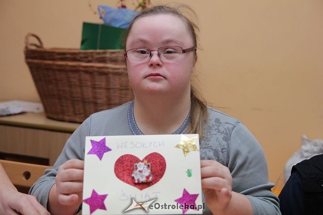 „Motylki” przygotowały świąteczną niespodziankę dla niepełnosprawnych dzieci i młodzieży z DPS w Bielawkach [05.12.2012] - zdjęcie #6 - eOstroleka.pl