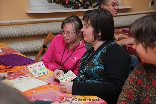 „Motylki” przygotowały świąteczną niespodziankę dla niepełnosprawnych dzieci i młodzieży z DPS w Bielawkach [05.12.2012] - zdjęcie #9 - eOstroleka.pl