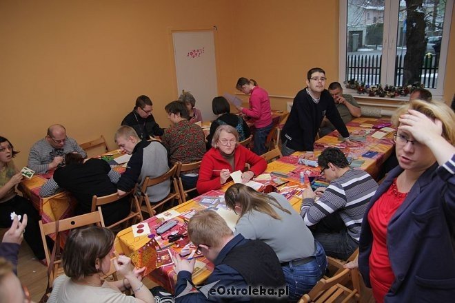 „Motylki” przygotowały świąteczną niespodziankę dla niepełnosprawnych dzieci i młodzieży z DPS w Bielawkach [05.12.2012] - zdjęcie #22 - eOstroleka.pl