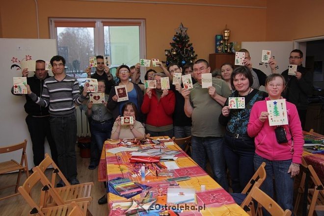 „Motylki” przygotowały świąteczną niespodziankę dla niepełnosprawnych dzieci i młodzieży z DPS w Bielawkach [05.12.2012] - zdjęcie #23 - eOstroleka.pl