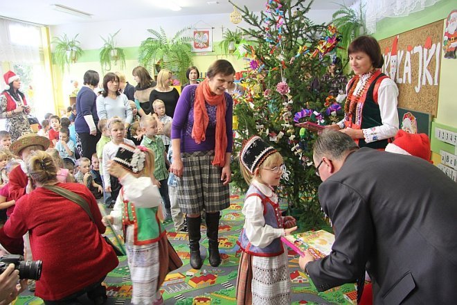 Mikołaj odwiedził wychowanków PM 16 [6 XII 2012] - zdjęcie #44 - eOstroleka.pl