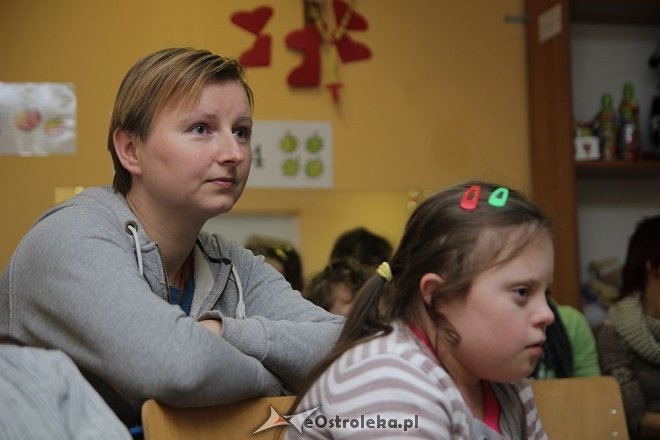 Książki nie gryzą - spotkanie w Kolorowej Szkole [06.12.2012] - zdjęcie #12 - eOstroleka.pl