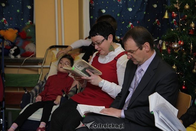 Książki nie gryzą - spotkanie w Kolorowej Szkole [06.12.2012] - zdjęcie #15 - eOstroleka.pl