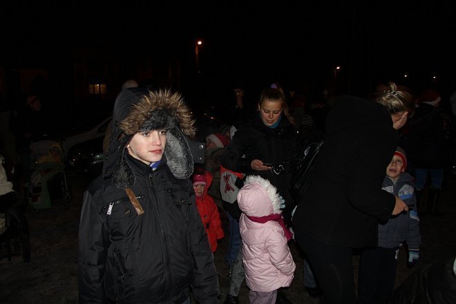 Mikołaj na osiedlu Łęczysk [6 XII 2012] - zdjęcie #39 - eOstroleka.pl