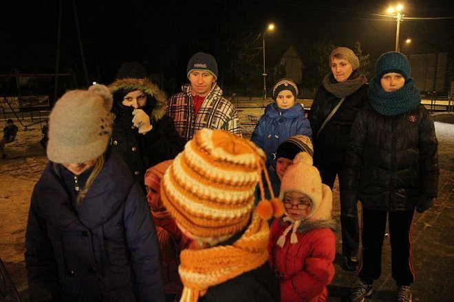 Mikołaj na osiedlu Łęczysk [6 XII 2012] - zdjęcie #1 - eOstroleka.pl