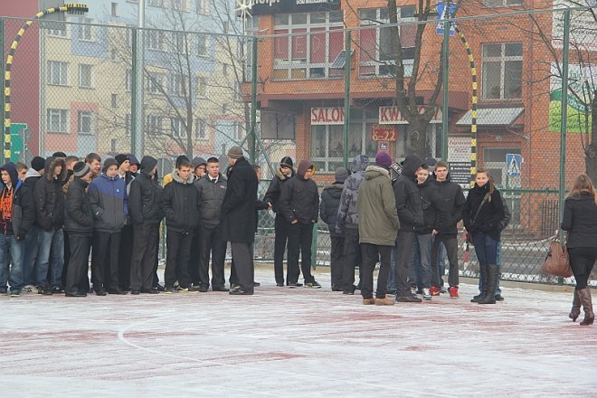 Otwarcie boiska wielofunkcyjnego ZSZ 1 [7 XII 2012] - zdjęcie #46 - eOstroleka.pl
