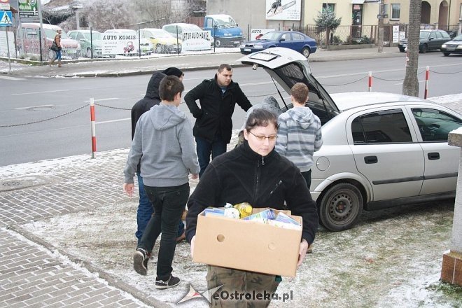 Drugi dzień Świątecznej Zbiórki Żywności [08.12.2012] - zdjęcie #17 - eOstroleka.pl