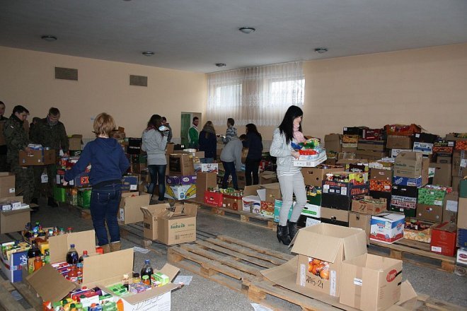 Podsumowanie akcji Świątecznej Zbiórki Żywności [10.12.2012] - zdjęcie #32 - eOstroleka.pl