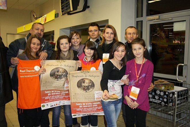 Podsumowanie akcji Świątecznej Zbiórki Żywności [10.12.2012] - zdjęcie #3 - eOstroleka.pl