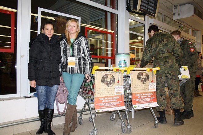 Podsumowanie akcji Świątecznej Zbiórki Żywności [10.12.2012] - zdjęcie #1 - eOstroleka.pl