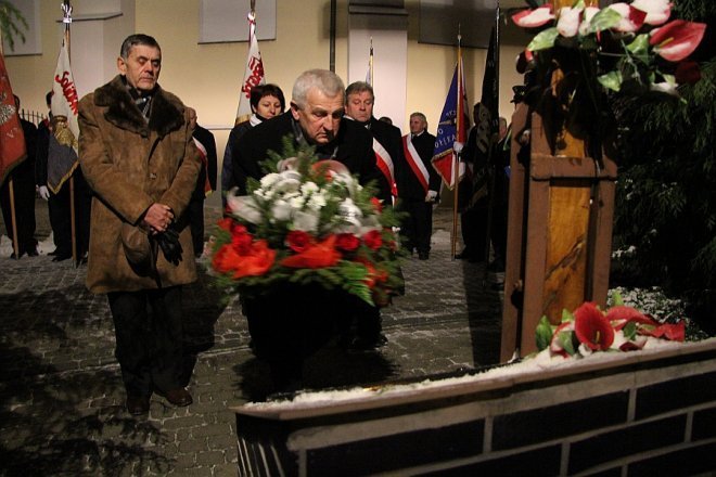 31. Rocznica wybuchu stanu wojennego w Ostrołęce [13 XII 2012] - zdjęcie #6 - eOstroleka.pl