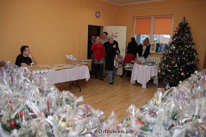 Kiermasz Bożonarodzeniowy z WTZ Motylki [14.12.2012] - zdjęcie #22 - eOstroleka.pl