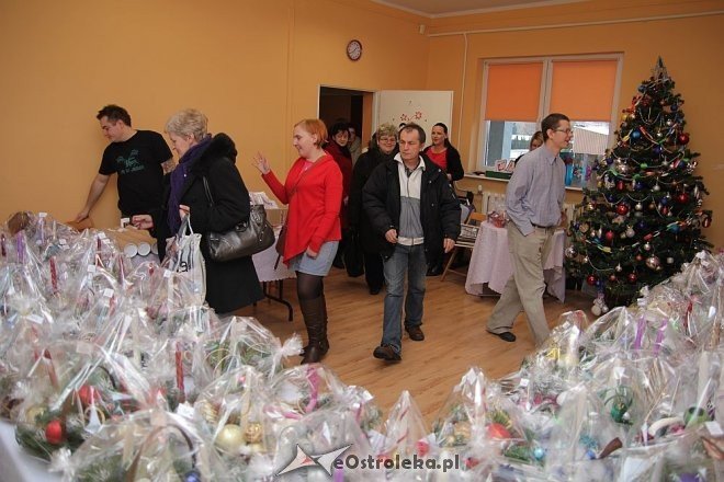 Kiermasz Bożonarodzeniowy z WTZ Motylki [14.12.2012] - zdjęcie #23 - eOstroleka.pl