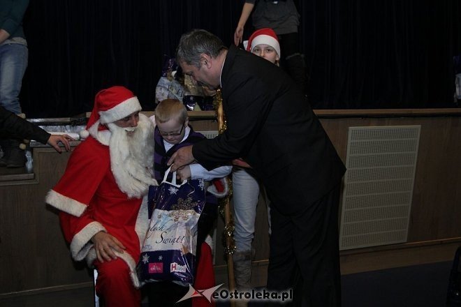 Mikołajki Pomocnej dłoni [16.12.2012] - zdjęcie #32 - eOstroleka.pl