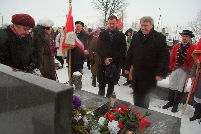 Rzekuń: 66. rocznica śmierci kpt. Aleksandra „Adama” Bednarczyka [16 XII 2012] - zdjęcie #13 - eOstroleka.pl