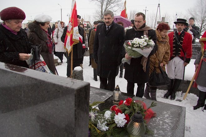 Rzekuń: 66. rocznica śmierci kpt. Aleksandra „Adama” Bednarczyka [16 XII 2012] - zdjęcie #14 - eOstroleka.pl