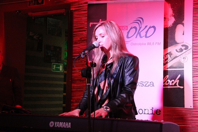 Julia Vikman wystąpiła w klubie Avalon [16 XII 2012] - zdjęcie #16 - eOstroleka.pl