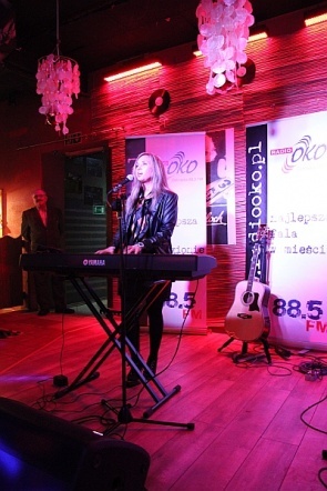 Julia Vikman wystąpiła w klubie Avalon [16 XII 2012] - zdjęcie #10 - eOstroleka.pl
