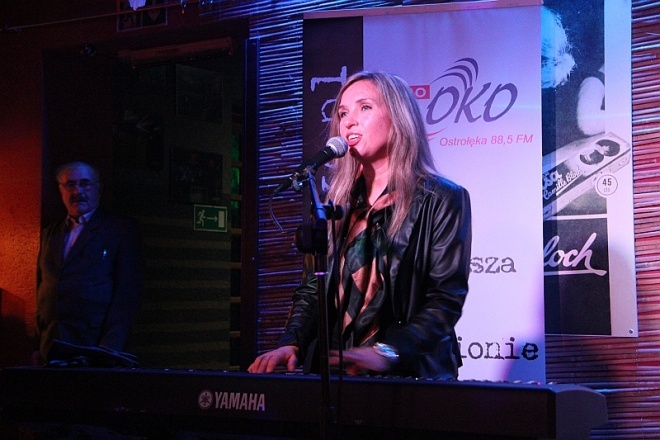 Julia Vikman wystąpiła w klubie Avalon [16 XII 2012] - zdjęcie #9 - eOstroleka.pl