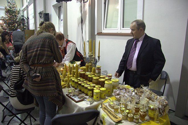 Spotkanie świąteczne „Idą święta czas stroić choinkę” w Muzeum Kultury Kurpiowskiej [17 XII 2012] - zdjęcie #4 - eOstroleka.pl