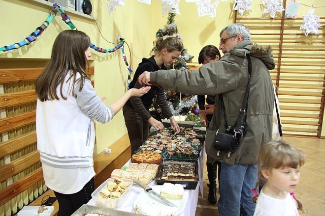 Świąteczne kolędowanie w Szkole Podstawowej nr 6 [18 XII 2012] - zdjęcie #32 - eOstroleka.pl