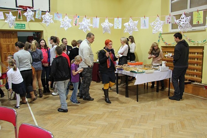 Świąteczne kolędowanie w Szkole Podstawowej nr 6 [18 XII 2012] - zdjęcie #28 - eOstroleka.pl
