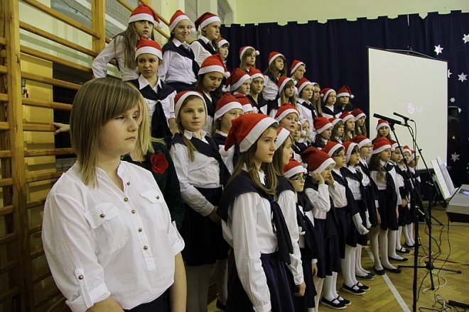 Świąteczne kolędowanie w Szkole Podstawowej nr 6 [18 XII 2012] - zdjęcie #25 - eOstroleka.pl