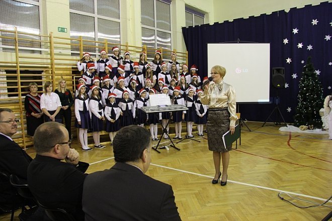 Świąteczne kolędowanie w Szkole Podstawowej nr 6 [18 XII 2012] - zdjęcie #24 - eOstroleka.pl