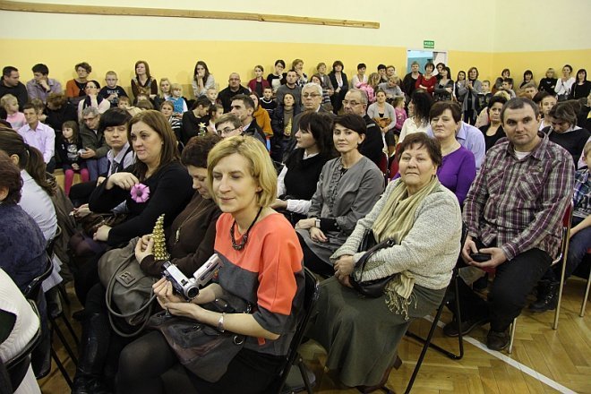 Świąteczne kolędowanie w Szkole Podstawowej nr 6 [18 XII 2012] - zdjęcie #20 - eOstroleka.pl