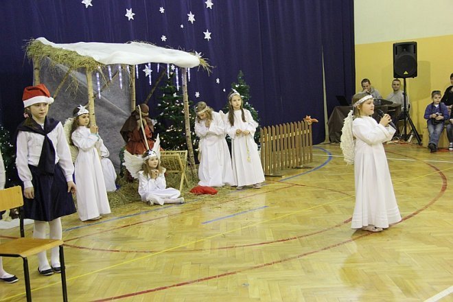 Świąteczne kolędowanie w Szkole Podstawowej nr 6 [18 XII 2012] - zdjęcie #13 - eOstroleka.pl