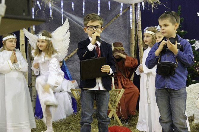 Świąteczne kolędowanie w Szkole Podstawowej nr 6 [18 XII 2012] - zdjęcie #10 - eOstroleka.pl