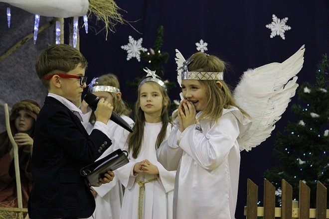 Świąteczne kolędowanie w Szkole Podstawowej nr 6 [18 XII 2012] - zdjęcie #9 - eOstroleka.pl