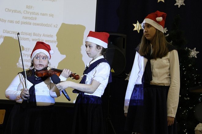 Świąteczne kolędowanie w Szkole Podstawowej nr 6 [18 XII 2012] - zdjęcie #8 - eOstroleka.pl