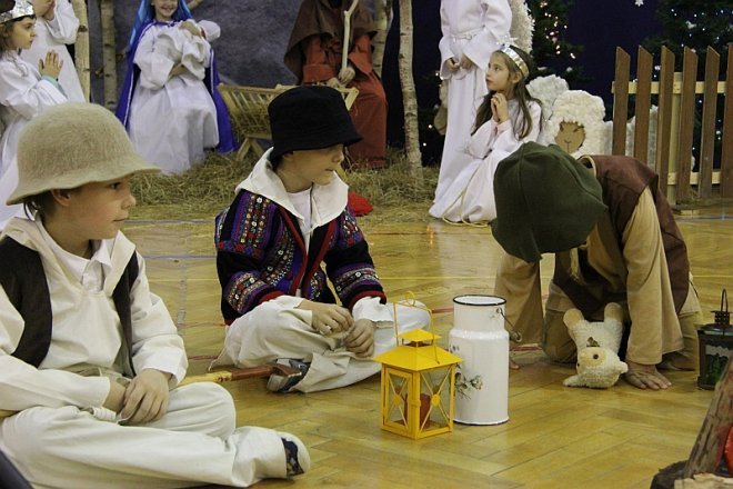 Świąteczne kolędowanie w Szkole Podstawowej nr 6 [18 XII 2012] - zdjęcie #7 - eOstroleka.pl