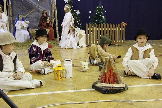 Świąteczne kolędowanie w Szkole Podstawowej nr 6 [18 XII 2012] - zdjęcie #6 - eOstroleka.pl