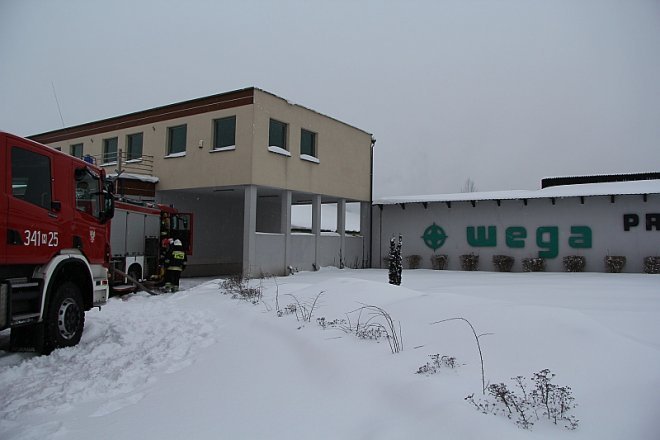 Płonie hala producenta mebli Wega [18 XII 2012] - zdjęcie #15 - eOstroleka.pl