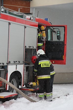 Płonie hala producenta mebli Wega [18 XII 2012] - zdjęcie #16 - eOstroleka.pl